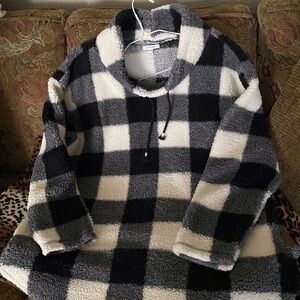 Pullover fleece.. Maurices